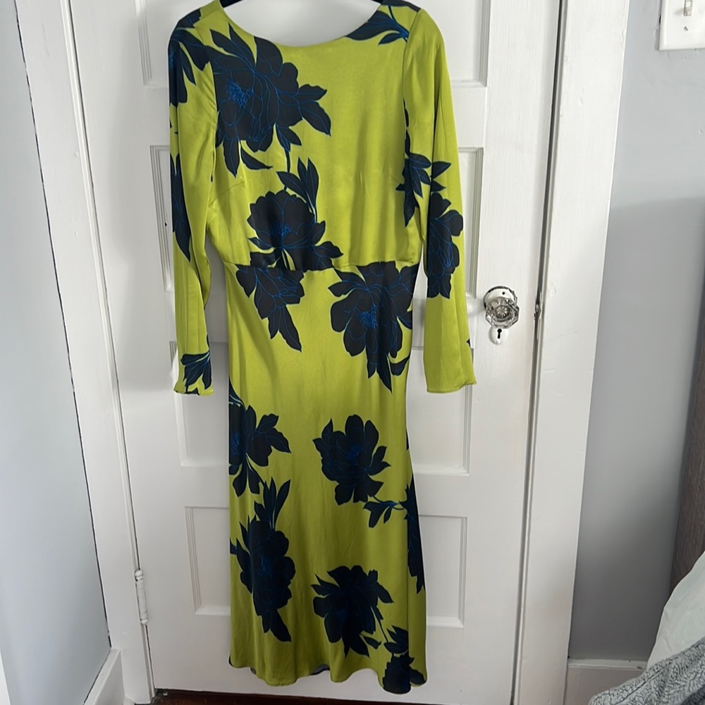 Ro&Zo - Green and Navy Floral Bias Midi dress!